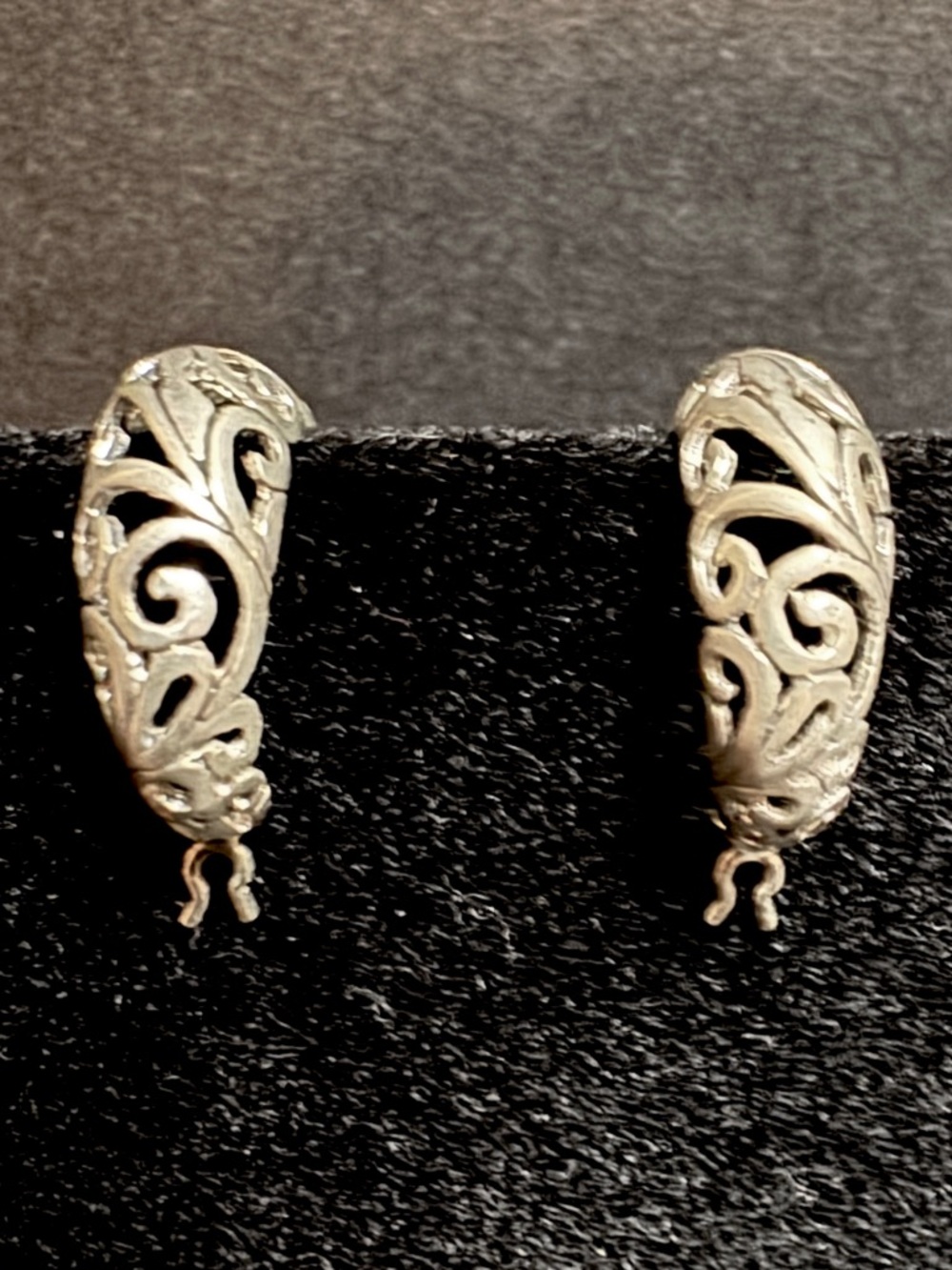 Jezlaine Sterling Silver Filigree Closed Hoop Earrings